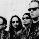  Οι Metallica μηνύουν κόσμο και πάλι