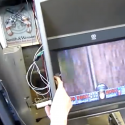  Παίζει Doom σε μηχάνημα ATM!