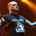  Anselmo: «Με λέει ρατσιστή ο Scott Ian που έχει βγάλει δίσκο Speak English Or Die»