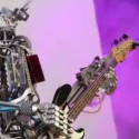  Να εδώ κάτι ρομπότ παίζουν live το Iron Man των Black Sabbath