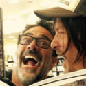  Οι Daryl και Negan «σπάνε πλάκα» με τον Rick (pic)