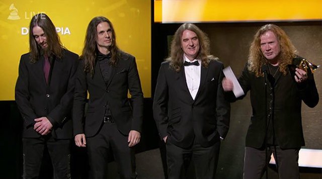  Οι Megadeth κέρδισαν το Metal Grammy και για να τους τιμήσουν οι διοργανωτές έπαιξαν το Master Of Puppets