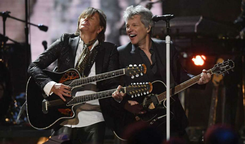  Bon Jovi και Sambora μαζί στη σκηνή του Rock And Roll Hall Of Fame