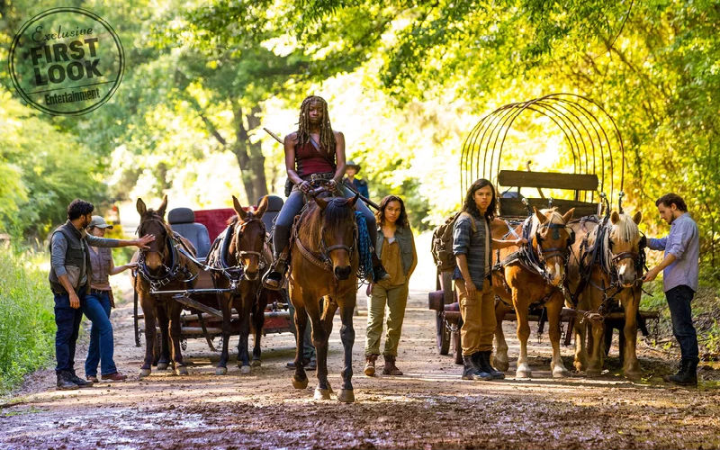  Η Michonne καβάλα σε άλογα στην πρώτη φωτογραφία από την 9η σεζόν του Walking Dead