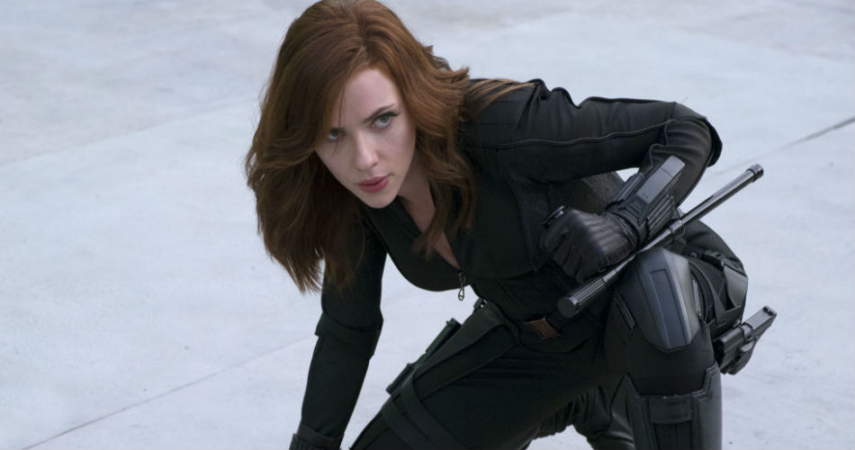  Η Scarlett Johansson έγινε… Χρυσή Black Widow