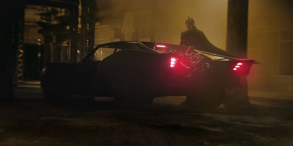 Ο Batman με το Batmobile σε ατμοσφαιρικές φωτογραφίες του Matt Reeves
