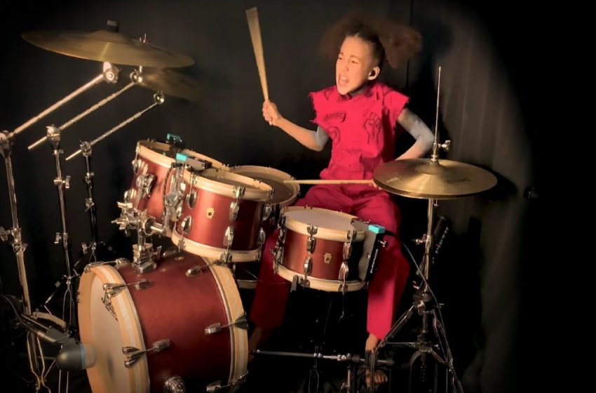  Φοβερή drumming διασκευή του Unsainted των Slipknot από μια δεκάχρονη